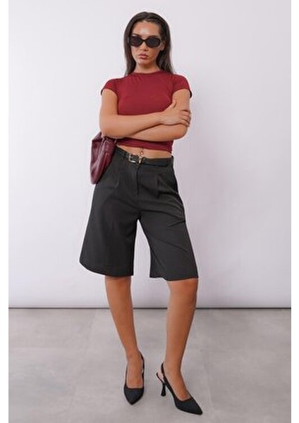 Siyah Pileli Kadın Bermuda Şort MG2483