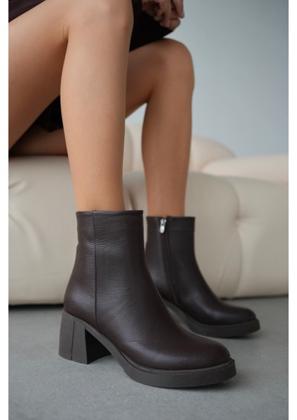 Owena Hakiki Deri Yuvarlak Burunlu Fermuarlı Kalın Topuklu Kadın Bot- Kahverengi