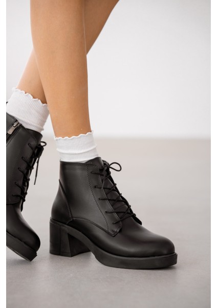 Fendor Bağcık Detaylı Yandan Fermuarlı Kadın Bot- Siyah