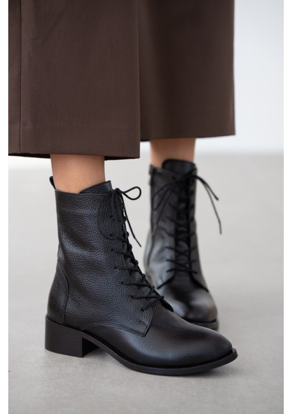 Tera Bağcık Detaylı Fermuarlı Kadın Bot-Siyah
