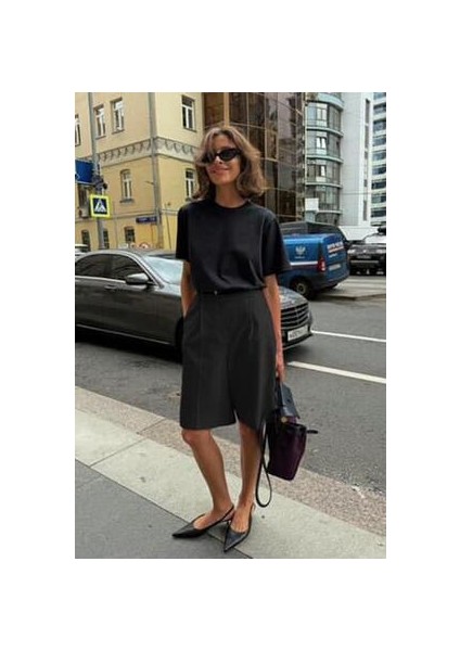 Kadın Bermuda Şort Siyah Düz Desen Çift Cepli Yazlık Rahat Kesim