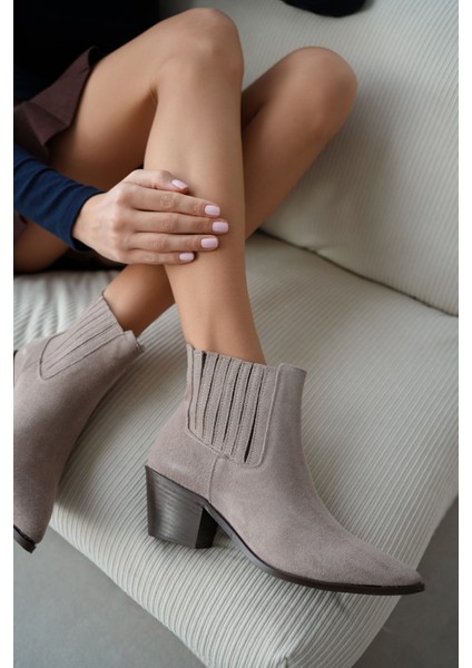 Haggy Sivri Burun Süet Lastikli Kısa Topuklu Kadın Bot- Bej fiyatları