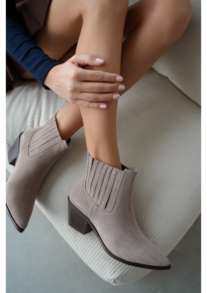 Haggy Sivri Burun Süet Lastikli Kısa Topuklu Kadın Bot- Bej fırsatları