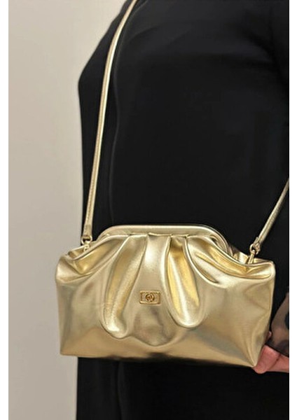 Kadın Rugan Clutch Portföy Günlük ve Abiye Büzgü Detaylı Askılı El ve Omuz Çanta fiyatları
