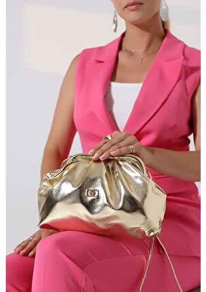 Kadın Rugan Clutch Portföy Günlük ve Abiye Büzgü Detaylı Askılı El ve Omuz Çanta indirimleri