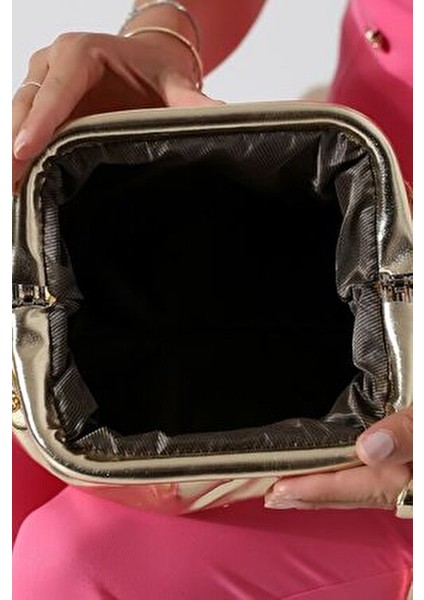 Kadın Rugan Clutch Portföy Günlük ve Abiye Büzgü Detaylı Askılı El ve Omuz Çanta