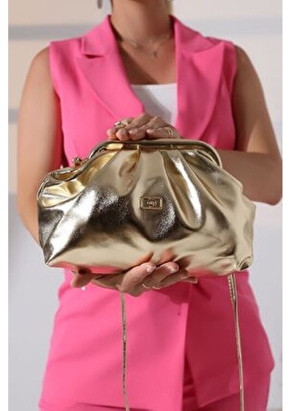 Kadın Rugan Clutch Portföy Günlük ve Abiye Büzgü Detaylı Askılı El ve Omuz Çanta