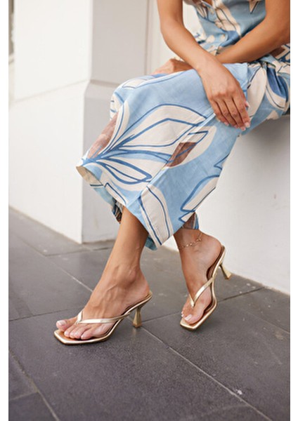 Mist Kadın Gold Altın Parmak Arası Detay Topuklu Terlik fırsatları