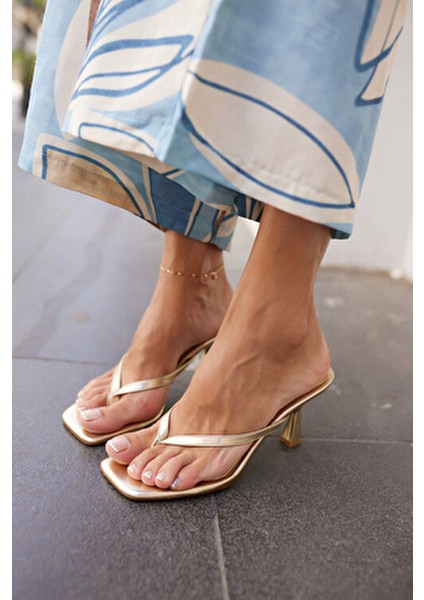 Mist Kadın Gold Altın Parmak Arası Detay Topuklu Terlik
