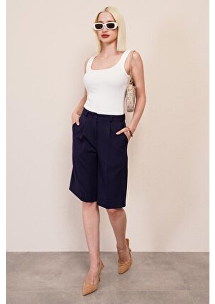 Lacivert Pileli Kadın Bermuda Şort MG2483