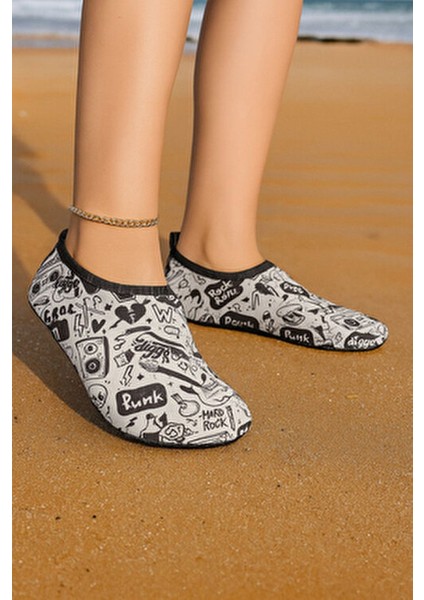 Kaymaz Taban Plaj Ayakkabısı Hafif Yapısı ile Deniz Kenarında Konfor Sağlar