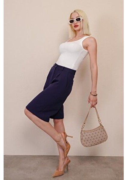Lacivert Pileli Kadın Bermuda Şort MG2483 fırsatları
