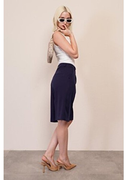 Lacivert Pileli Kadın Bermuda Şort MG2483 indirimleri