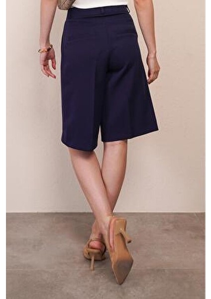 Lacivert Pileli Kadın Bermuda Şort MG2483