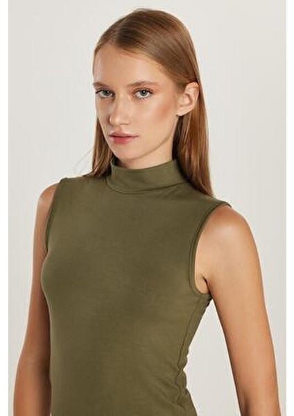 Kadın 4'lü Paket Siyah-Haki-Bej-Beyaz Regular Fit Viskon Kumaş Balıkçı Yaka Sıfır Kol Bluz modelleri