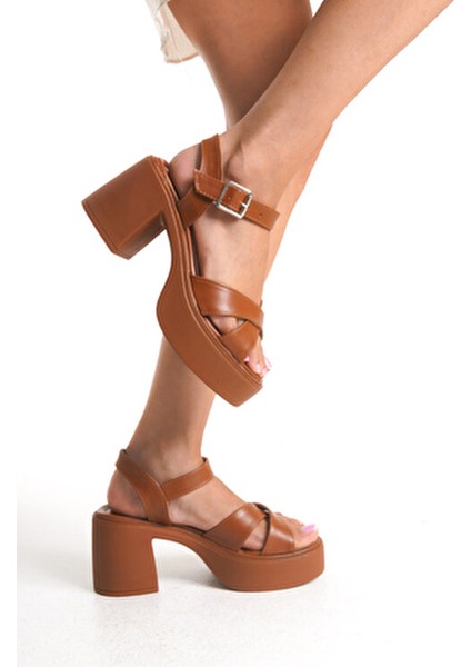 Kahverengi Yüksek Yandan Tokalı Çapraz Şeritli Açık Cilt Yazlık Kadın Dolgu Taban Sandalet Ayakkabı fiyatları