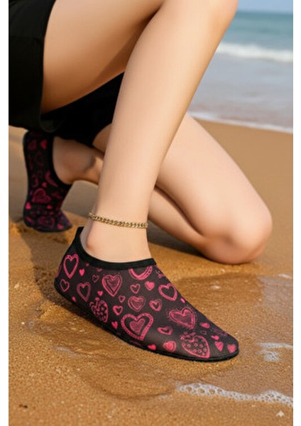 Kaymaz Taban Havuz Ayakkabısı Kadın Kullanıcılar için Çizgili Desen ile Tasarlandı fırsatları