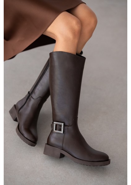 Barny Yan Kare Toka Detaylı Kadın Çizme-Kahverengi