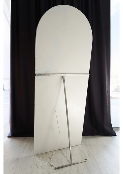 LED Işikli Gümüş Metal Çerçeveli Influencer ve Ayaklı Boy Aynası 180 x 70 cm indirimleri