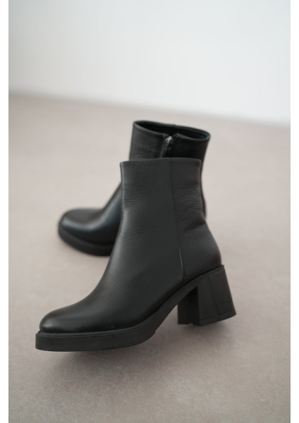 Owena Hakiki Deri Yuvarlak Burunlu Fermuarlı Kalın Topuklu Kadın Ayakkabı - Siyah