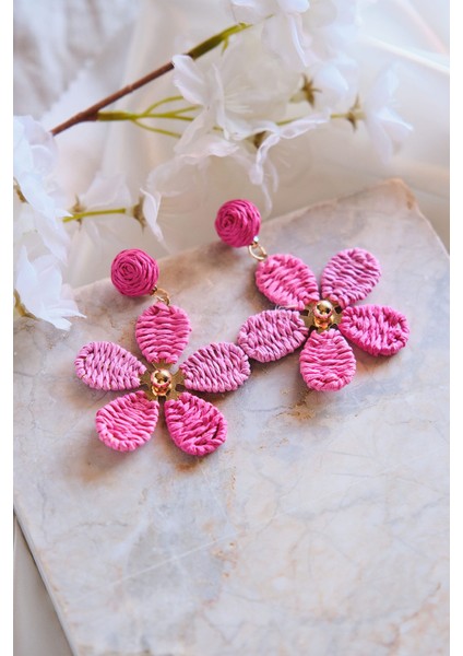 Mor Pembe Hasır Kaplama Sallantılı Papatya Exclusive Küpe modelleri