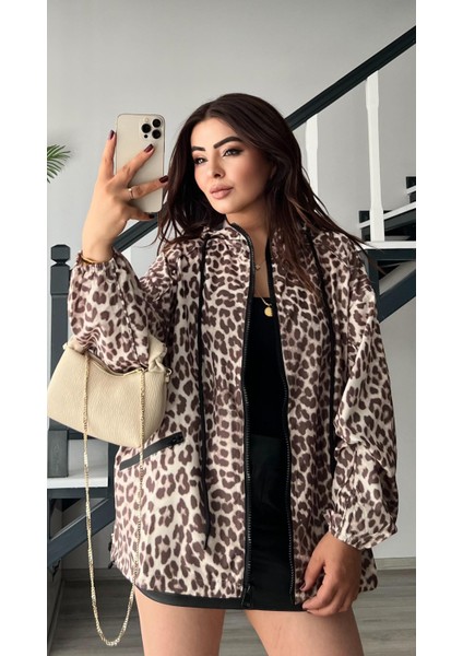 Leopar Desen Kapüşonlu Yağmurluk