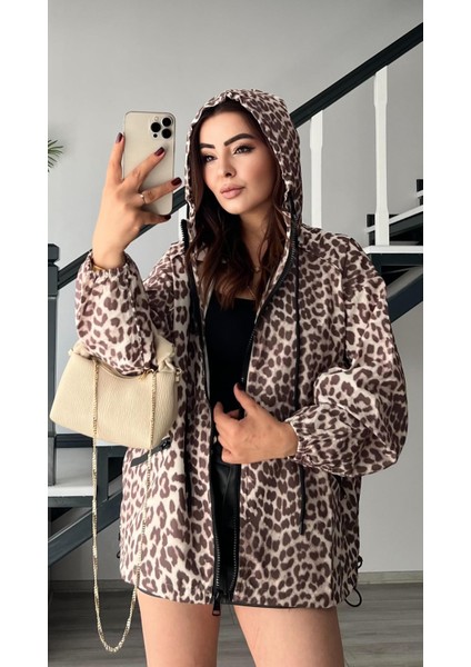 Leopar Desen Kapüşonlu Yağmurluk fiyatları
