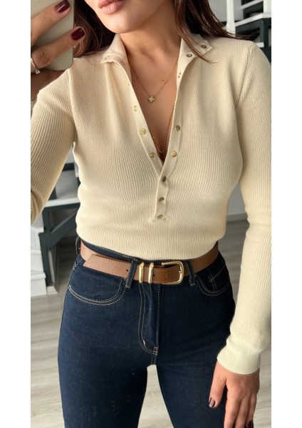 Ekru Dik Yaka Çıtçıtlı Fitilli Triko Kazak