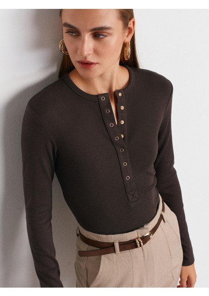 32024 Çıtçıtlı Uzun Kollu Top-Koyu Kahve