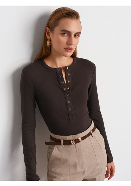 32024 Çıtçıtlı Uzun Kollu Top-Koyu Kahve modelleri