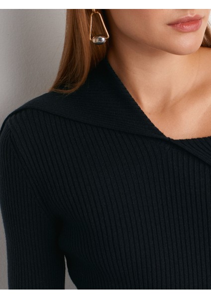 10815 Asimetrik Yaka Yünlü Fitilli Triko Kazak-Siyah fırsatları