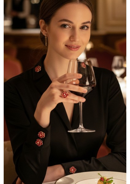 Yeni Trend Kırmızı Çiçek Gold Detaylı Düğme Kapağı Broş 1 Adet - Crimson Bloom fiyatları