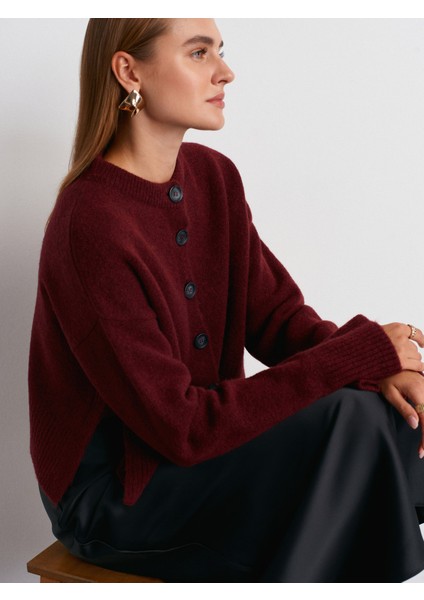 60280 Dik Yaka Düğmeli Yumuşak Dokulu Yırtmaçlı Triko Hırka-Bordo M.