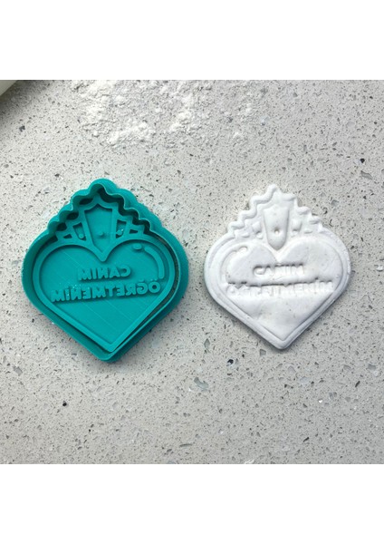 24 Kasım Öğretmenler Günü Hediyesi | Kalpli ve Taçlı Kurabiye Kalıbı Seti