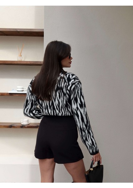 Aksesuarlı Kısa Şort Etek indirimleri