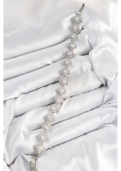 Bfs Pirinç Zirkon Taşlı Yonca Baget Model Gümüş Renk Vıp Seri Kadın Bileklik fiyatları