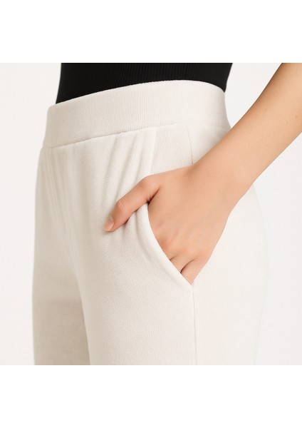 Kadın Kadife (Velour) Straight Fit Pantolon fırsatları