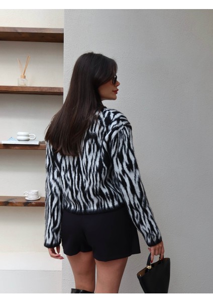 Zebra Desen Düğmeli Hırka fırsatları
