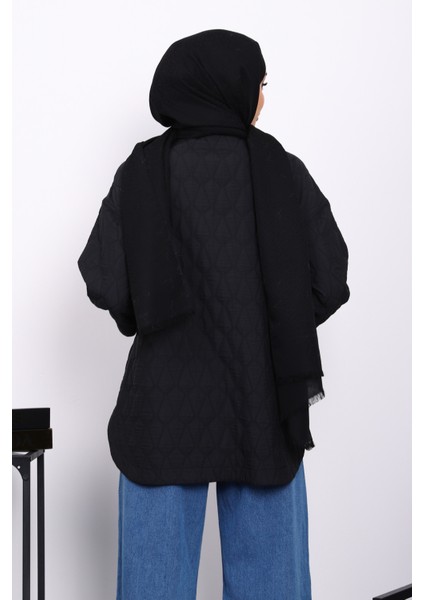 Siyah Yakalı Çift Cepli Kapitone Ceket fırsatları