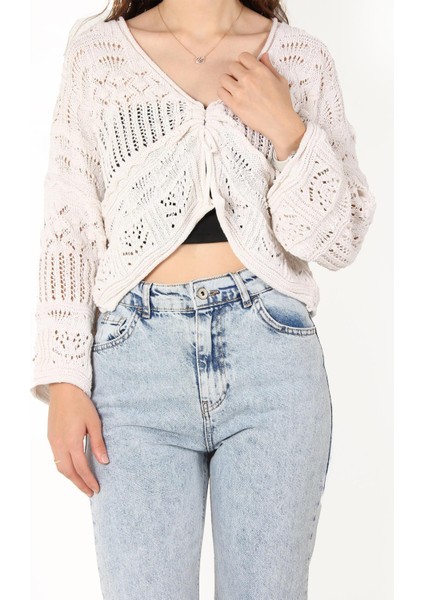 01581 Kabartma Desenli Ponponlu Hırka