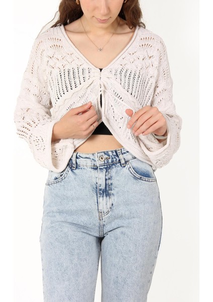 01581 Kabartma Desenli Ponponlu Hırka