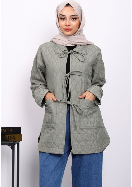 Yeşil Yakalı Çift Cepli Kapitone Ceket