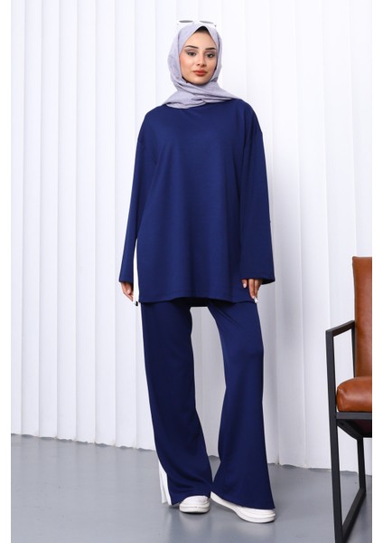 Lacivert Yanları Yırtmaçlı Tunik Pantolonlu Takım