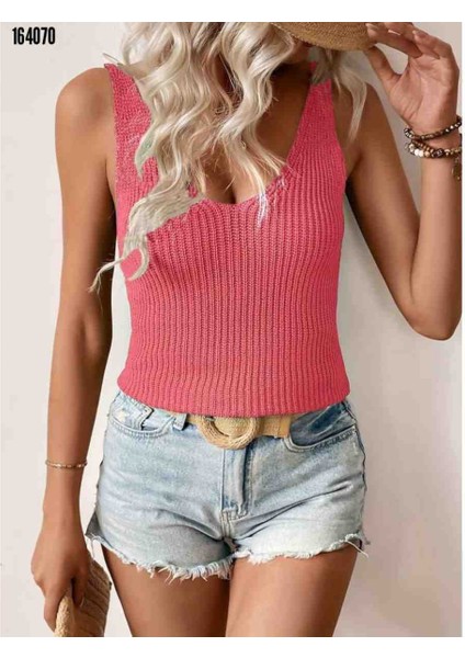 Kadın Kolsuz V Yaka Kalın Askılı Triko Bluz, Kırmızı Gül Figürlü Kolye Hediye