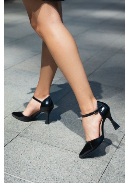 Hakiki Deri Rugan Topuklu Kadın Ayakkabısı 25HSY00KY fiyatları