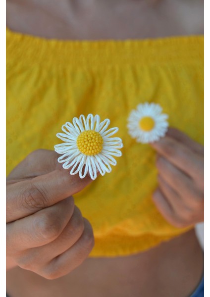 El Örgüsü Hasır Papatya Küpe – Ekru & Sarı fiyatları