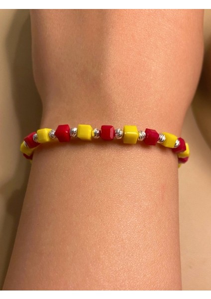 Tarzına Renk Kat: Unisex Gümüş Dorikalı Ipli Sarı-Kırmızı Küp Boncuk Erkek Bileklik fiyatları