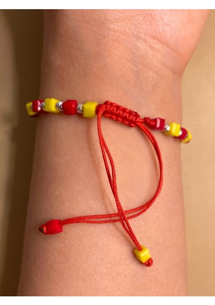 Tarzına Renk Kat: Unisex Gümüş Dorikalı Ipli Sarı-Kırmızı Küp Boncuk Erkek Bileklik modelleri