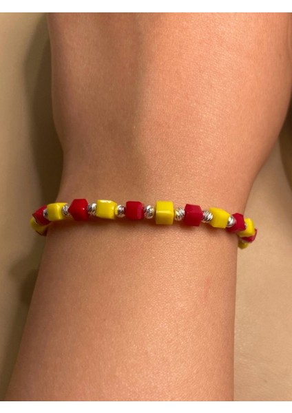 Tarzına Renk Kat: Unisex Gümüş Dorikalı Ipli Sarı-Kırmızı Küp Boncuk Erkek Bileklik fırsatları