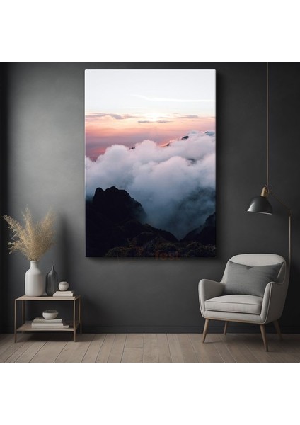 Bulutların Üstünde - Pembe Gökyüzünde Dağ Zirveleri Kanvas Tablo
